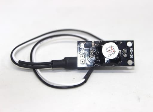 Light source/solar tracking module